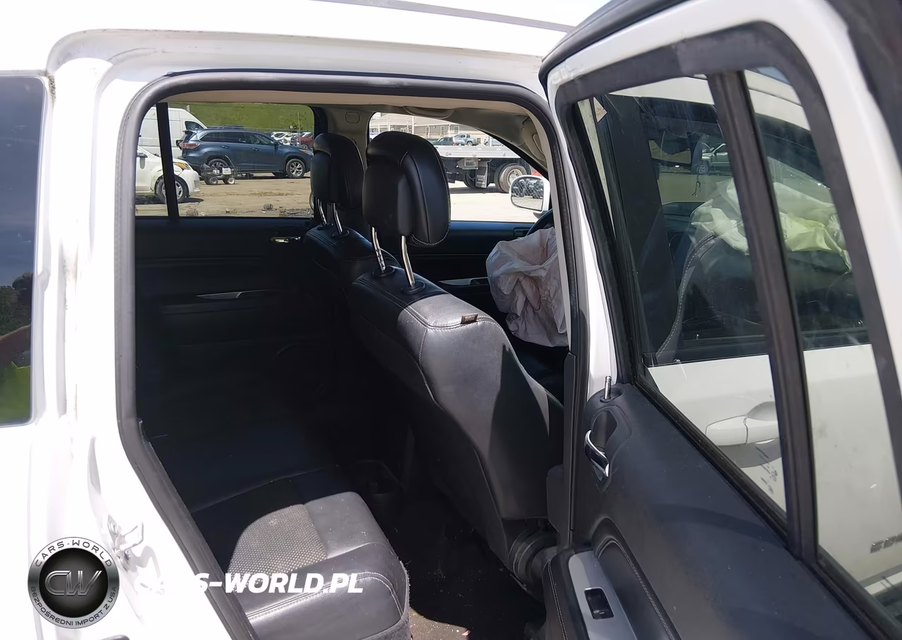 2016 Jeep Compass Latitude VIN:1C4NJDEB1GD662600 - 8