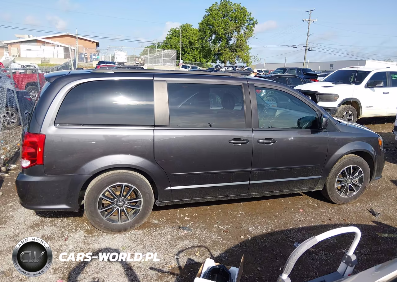 2017 Dodge Grand Caravan Gt VIN:2C4RDGEG2HR696579 - 13