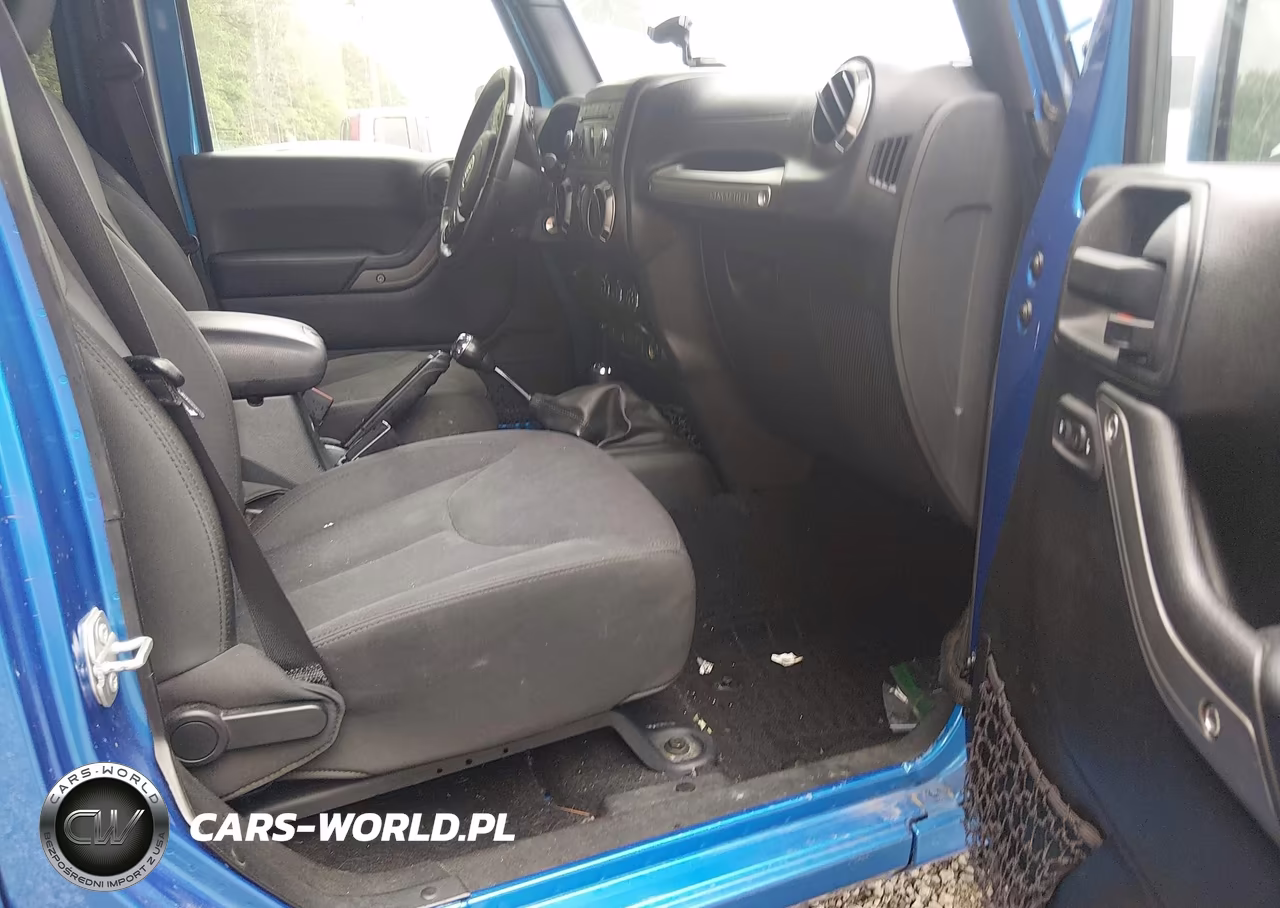 2016 Jeep Wrangler Unlimited Sport VIN:1C4BJWDG7GL158019 - 5