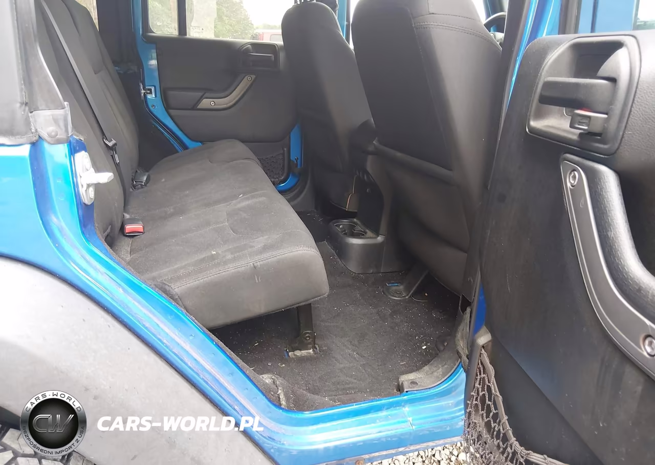 2016 Jeep Wrangler Unlimited Sport VIN:1C4BJWDG7GL158019 - 8