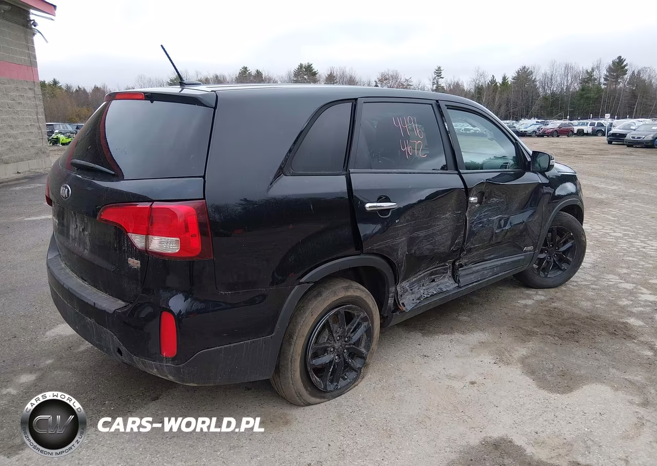 2015 Kia Sorento Lx VIN:5XYKTCA68FG606332 - 4