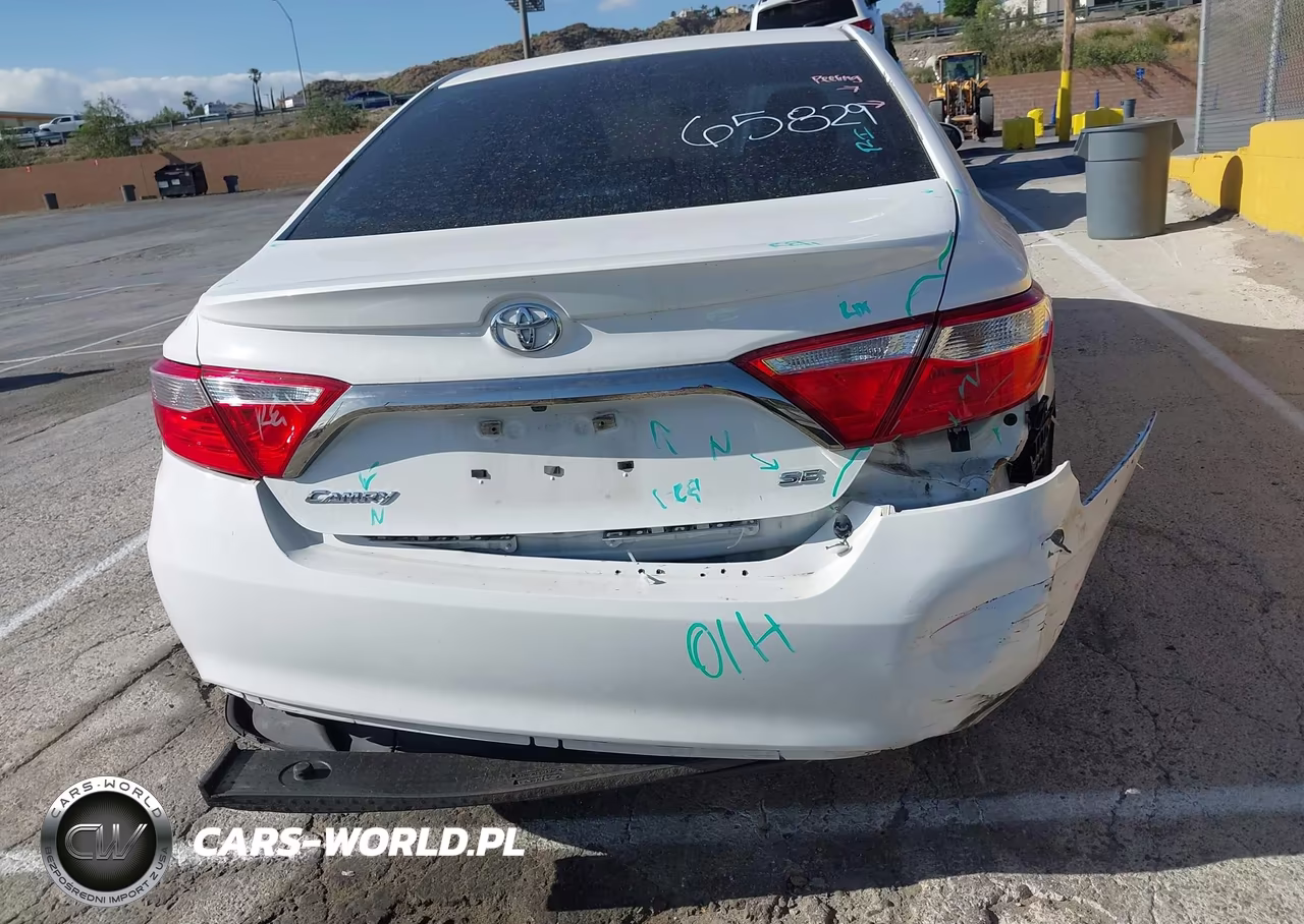2015 Toyota Camry Se VIN:4T1BF1FK4FU085850 - 16