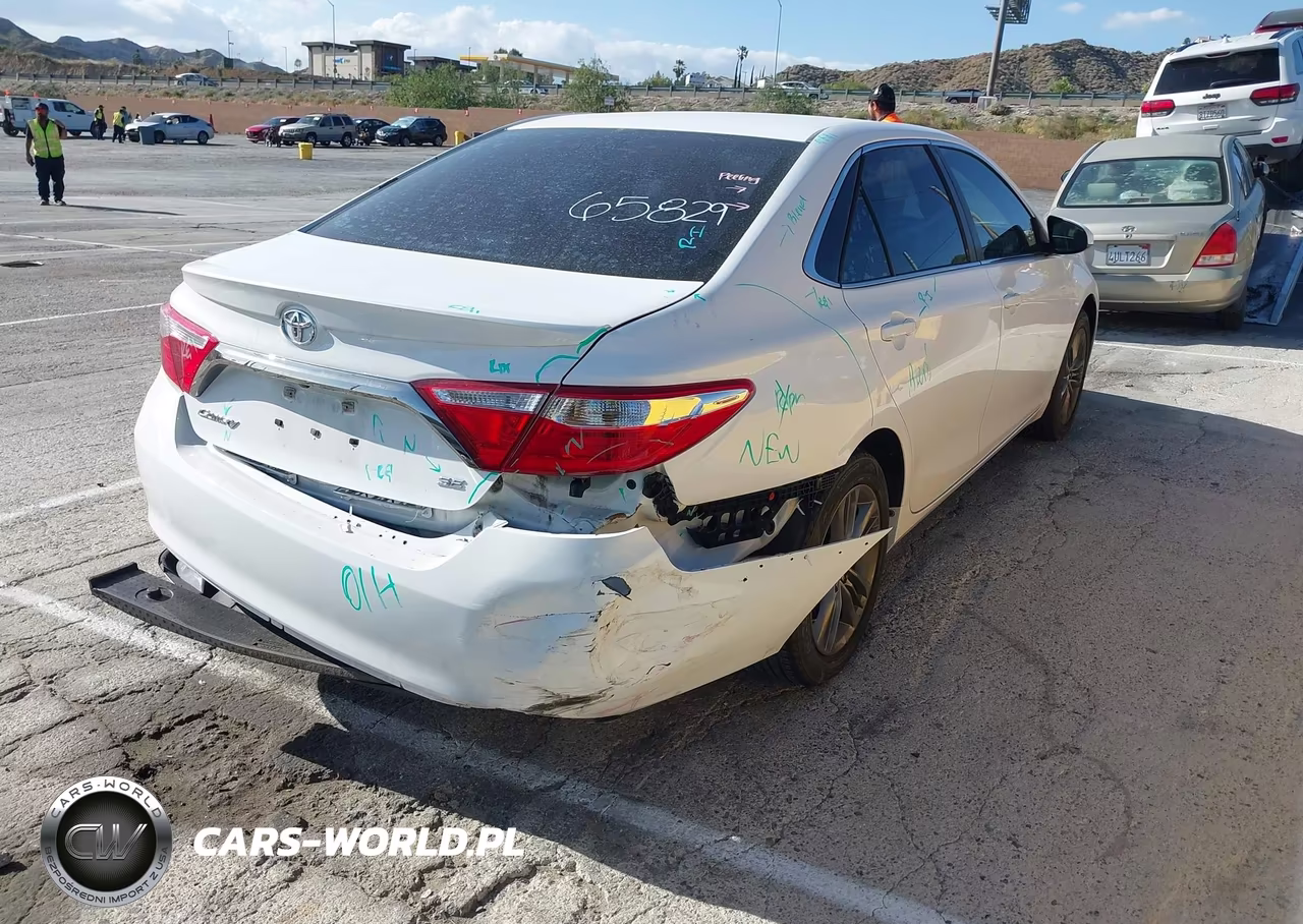 2015 Toyota Camry Se VIN:4T1BF1FK4FU085850 - 4