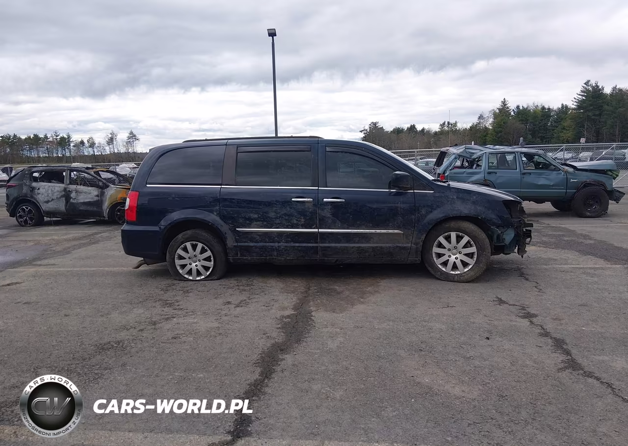 2016 Chrysler Town & Country Touring VIN:2C4RC1BG4GR232020 - 13
