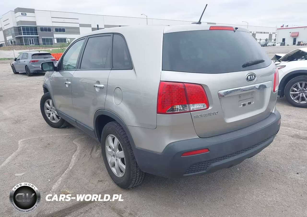 2013 Kia Sorento Lx VIN:5XYKT3A13DG380105 - 3