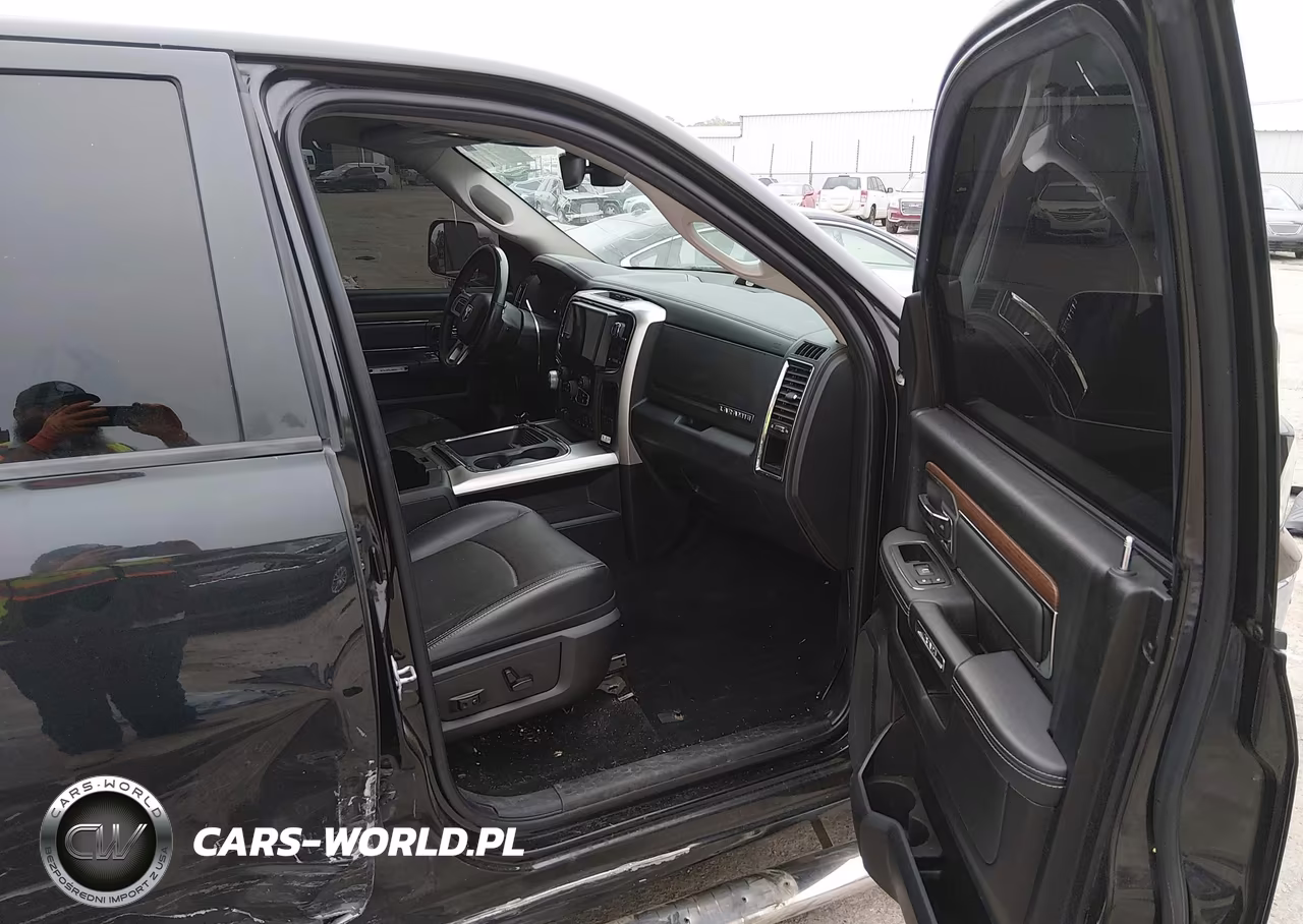 2016 Ram 1500 Laramie VIN:1C6RR7VM2GS372401 - 5