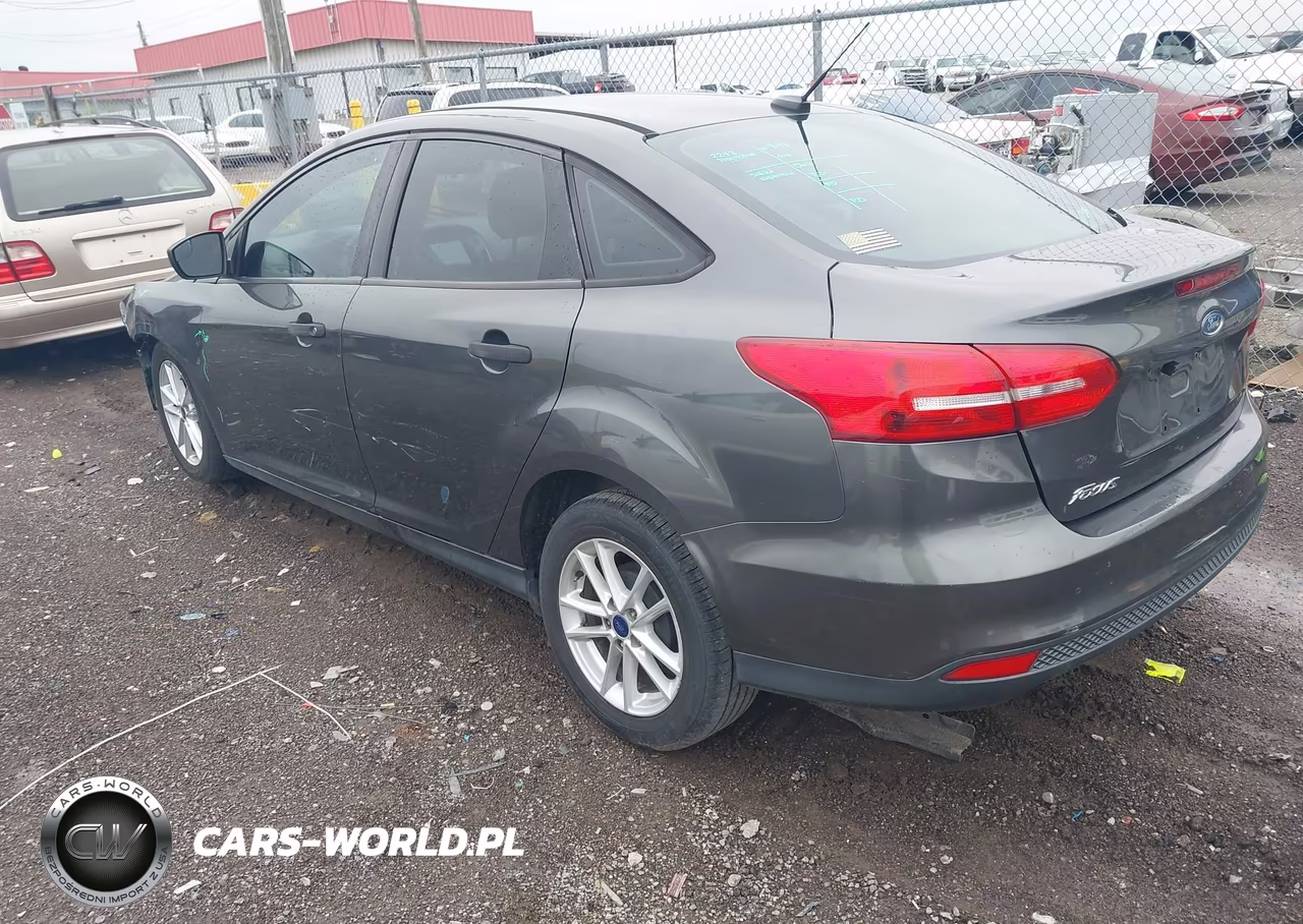2018 Ford Focus S VIN:1FADP3E21JL304128 - 3