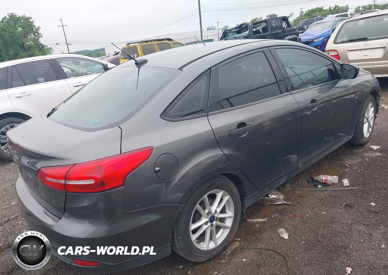2018 Ford Focus S VIN:1FADP3E21JL304128 - 4