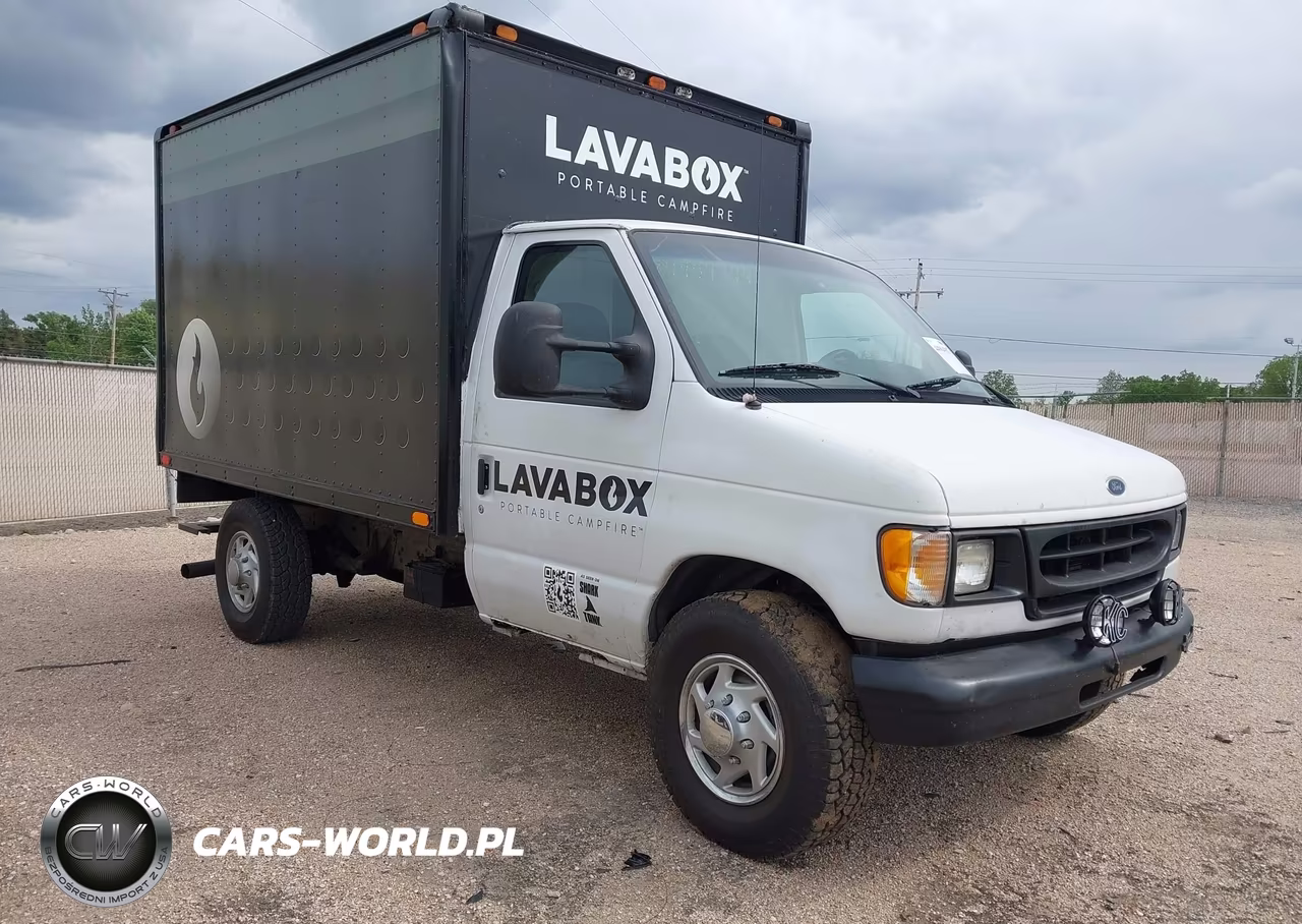 2002 Ford E-350 Cutaway Standard