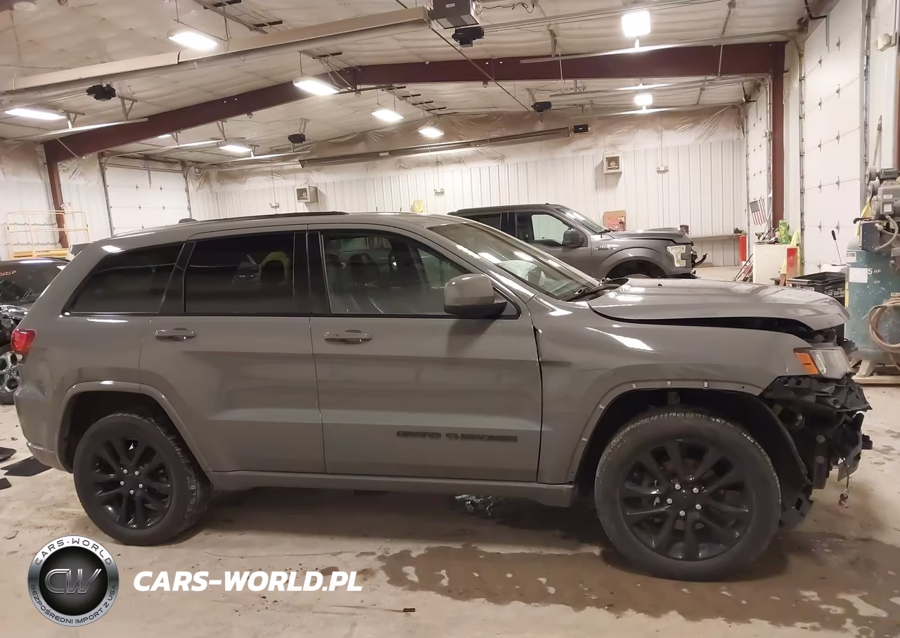 2020 Jeep Grand Cherokee Altitude 4X4 VIN:1C4RJFAG2LC221329 - 12