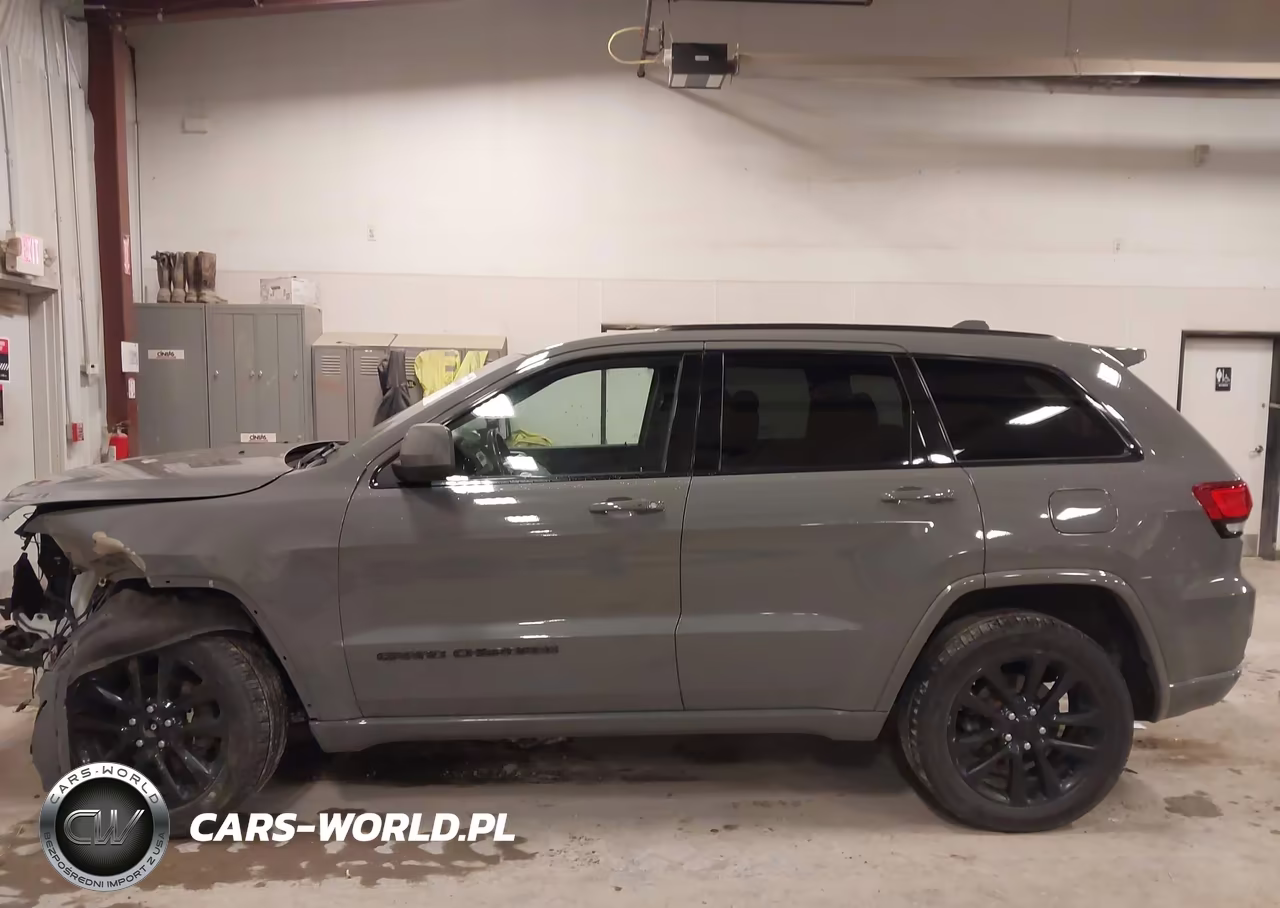 2020 Jeep Grand Cherokee Altitude 4X4 VIN:1C4RJFAG2LC221329 - 13
