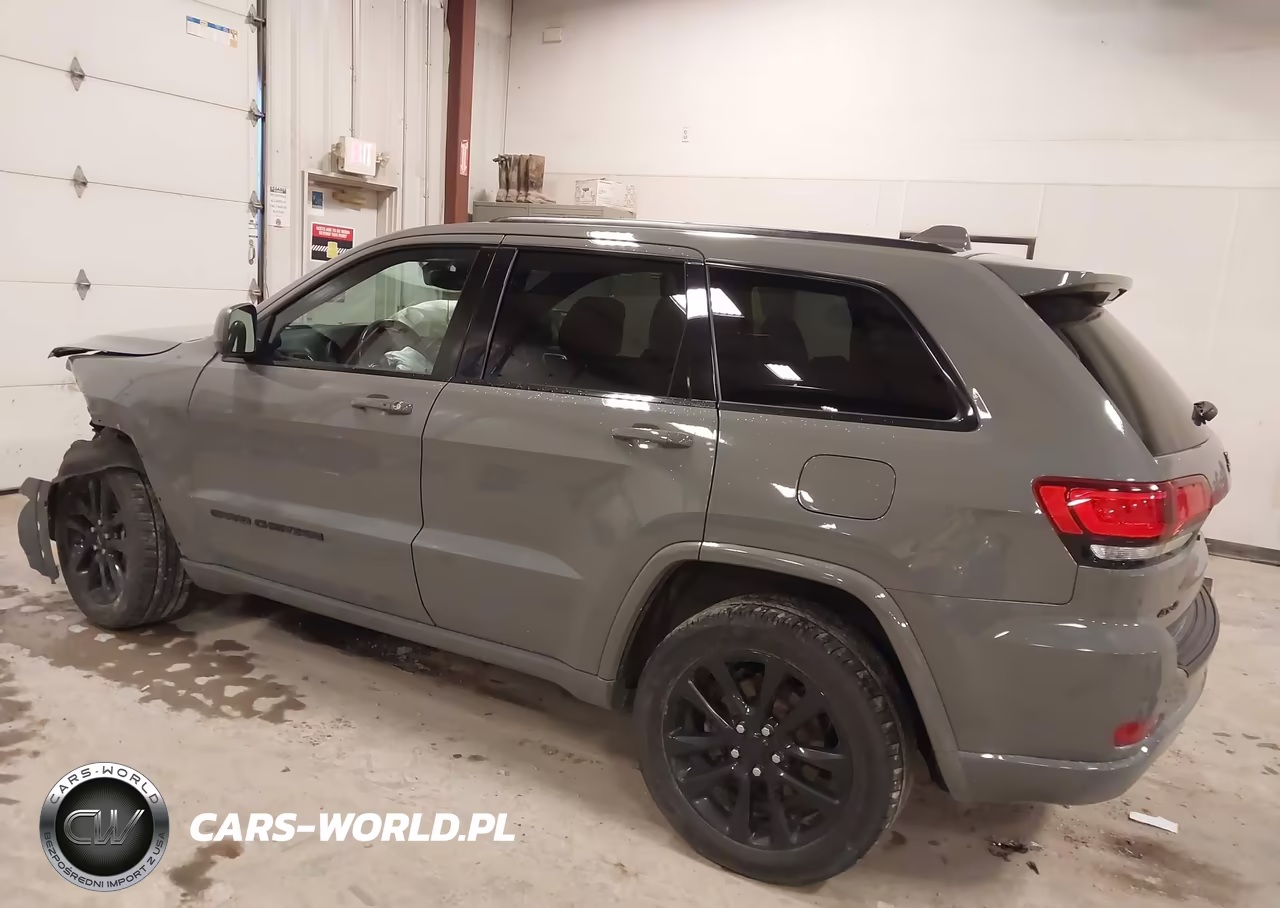 2020 Jeep Grand Cherokee Altitude 4X4 VIN:1C4RJFAG2LC221329 - 3