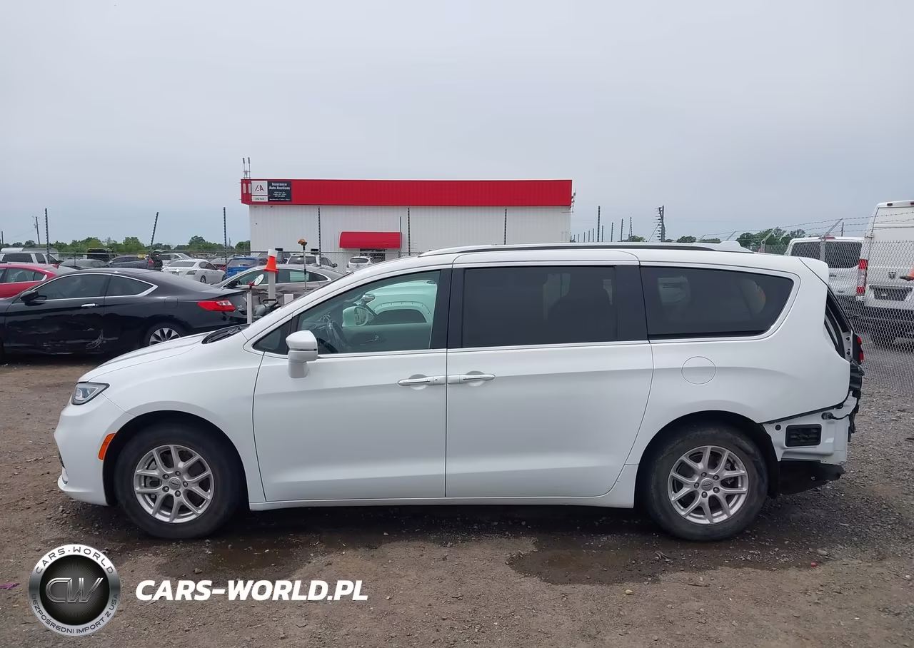 2021 Chrysler Pacifica Touring L VIN:2C4RC1BG0MR539518 - 15