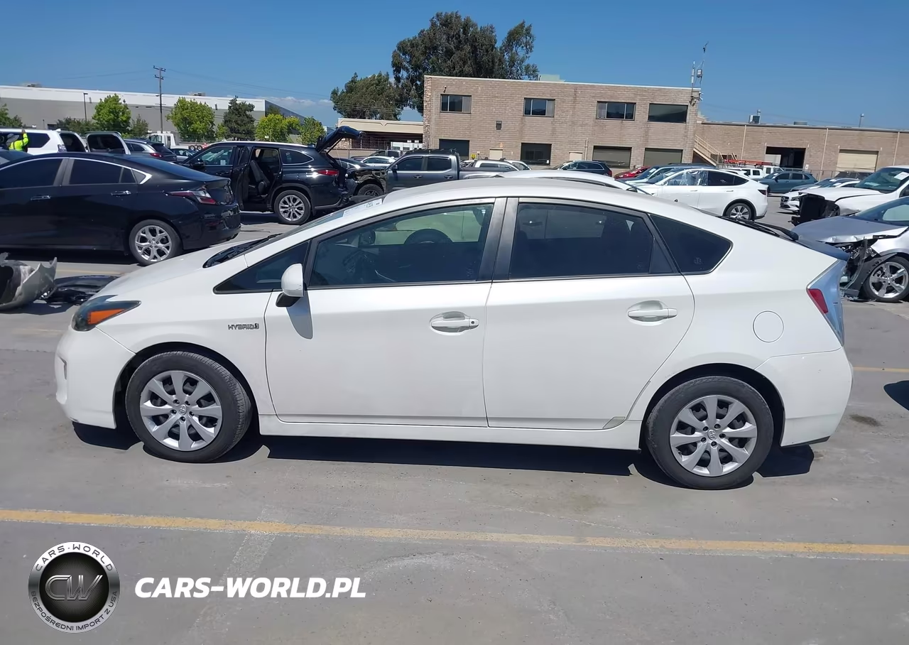 2014 Toyota Prius Two VIN:JTDKN3DU4E0383148 - 15