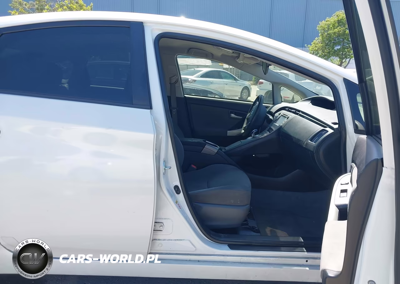 2014 Toyota Prius Two VIN:JTDKN3DU4E0383148 - 5
