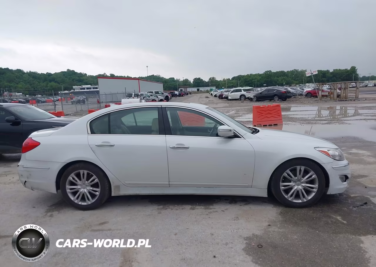 2013 Hyundai Genesis 3.8 VIN:KMHGC4DD7DU233782 - 13