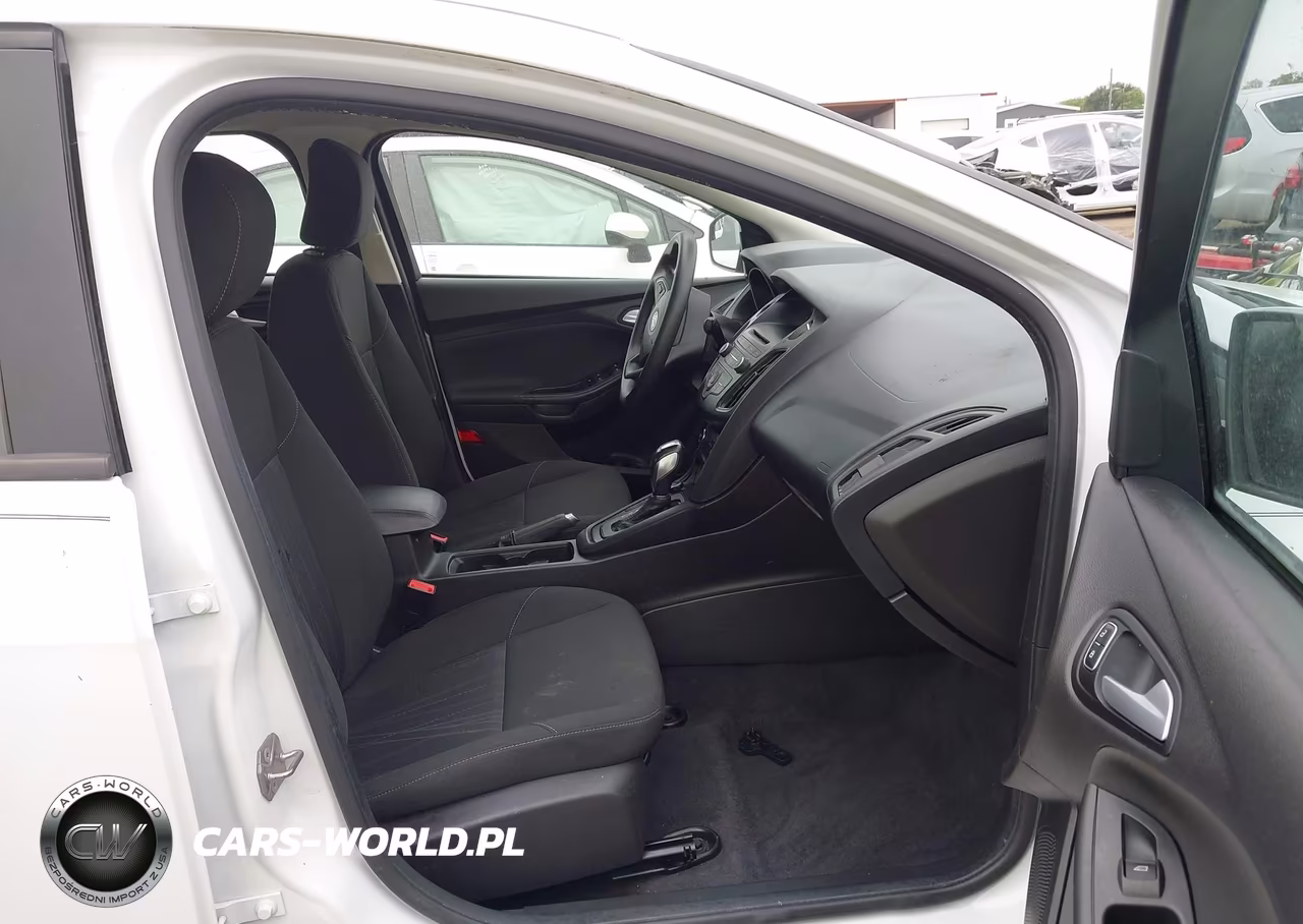 2015 Ford Focus Se VIN:1FADP3F28FL274745 - 5