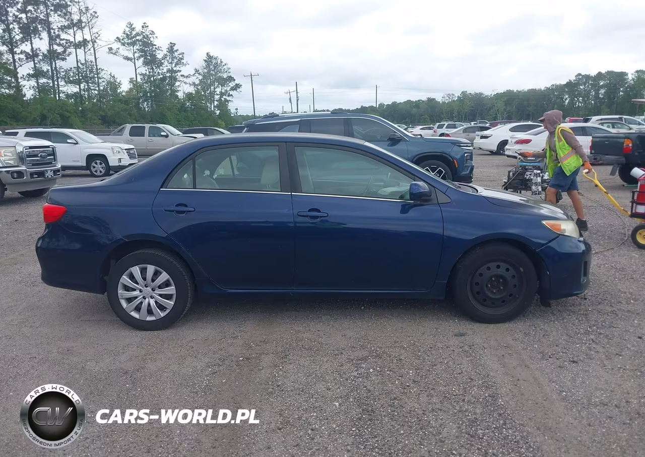 2013 Toyota Corolla Le VIN:JTDBU4EE8DJ115437 - 13