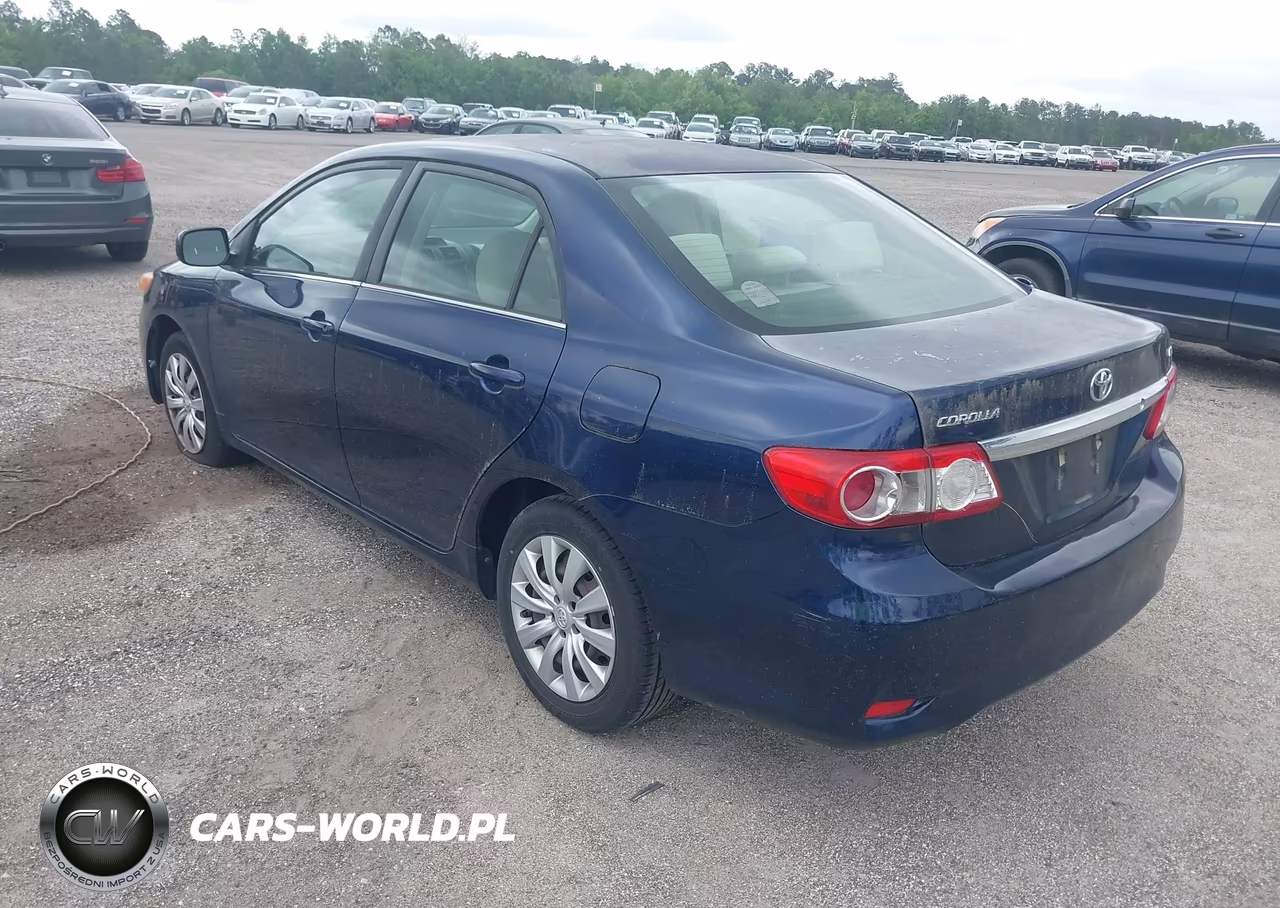 2013 Toyota Corolla Le VIN:JTDBU4EE8DJ115437 - 3