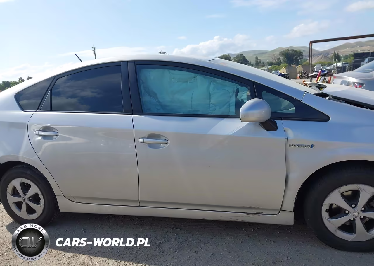 2014 Toyota Prius Three VIN:JTDKN3DU9E0375126 - 13