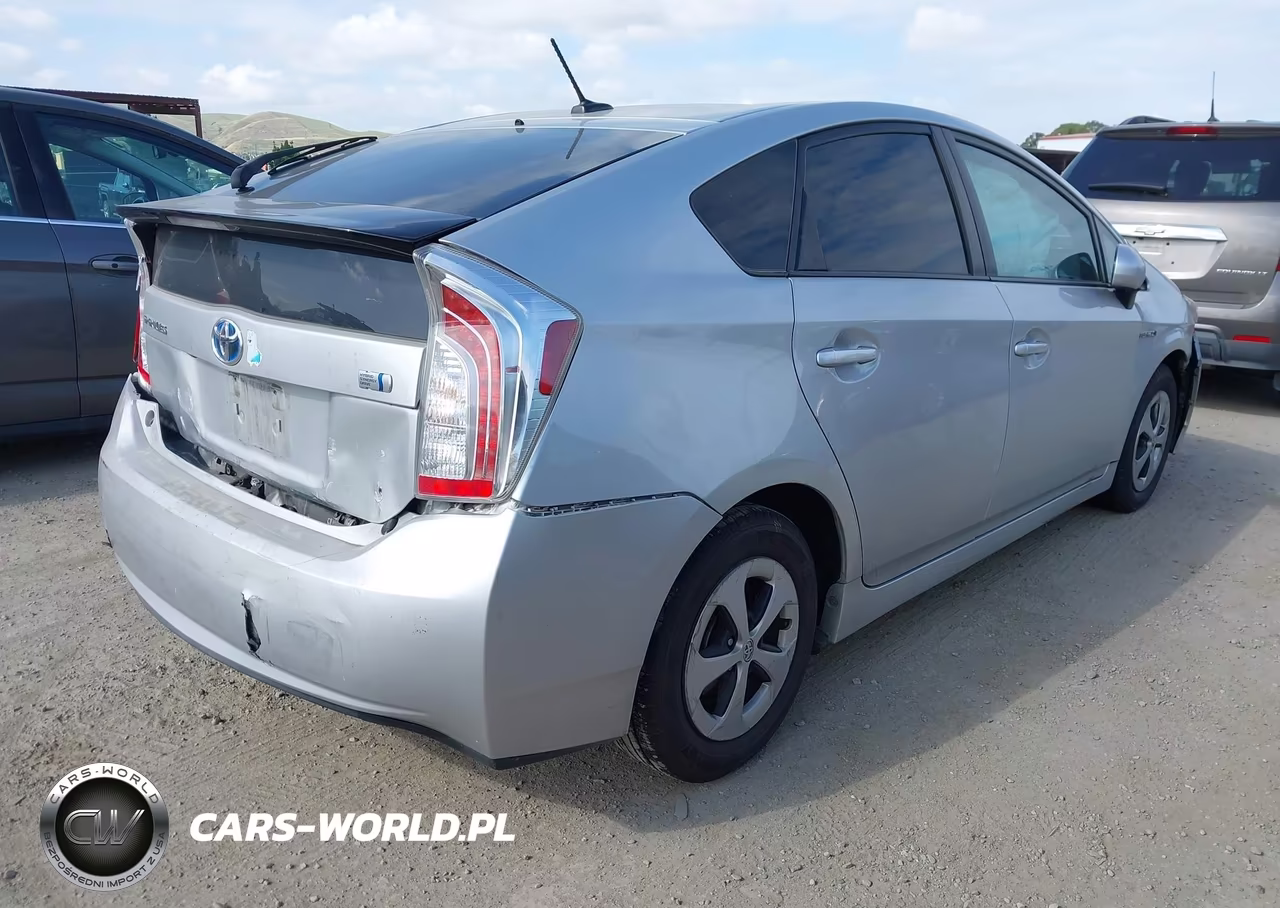 2014 Toyota Prius Three VIN:JTDKN3DU9E0375126 - 4