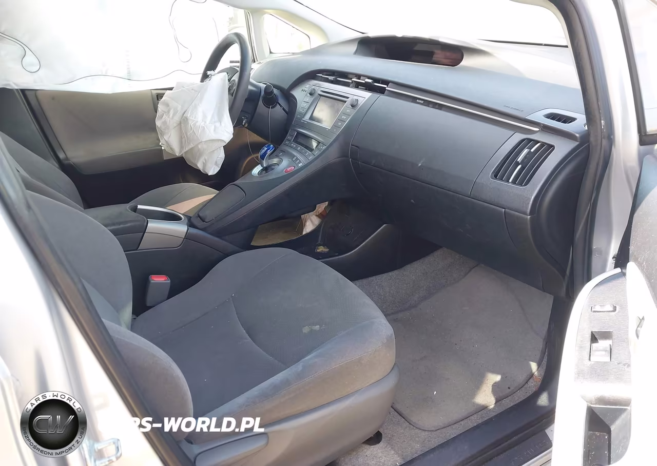 2014 Toyota Prius Three VIN:JTDKN3DU9E0375126 - 5