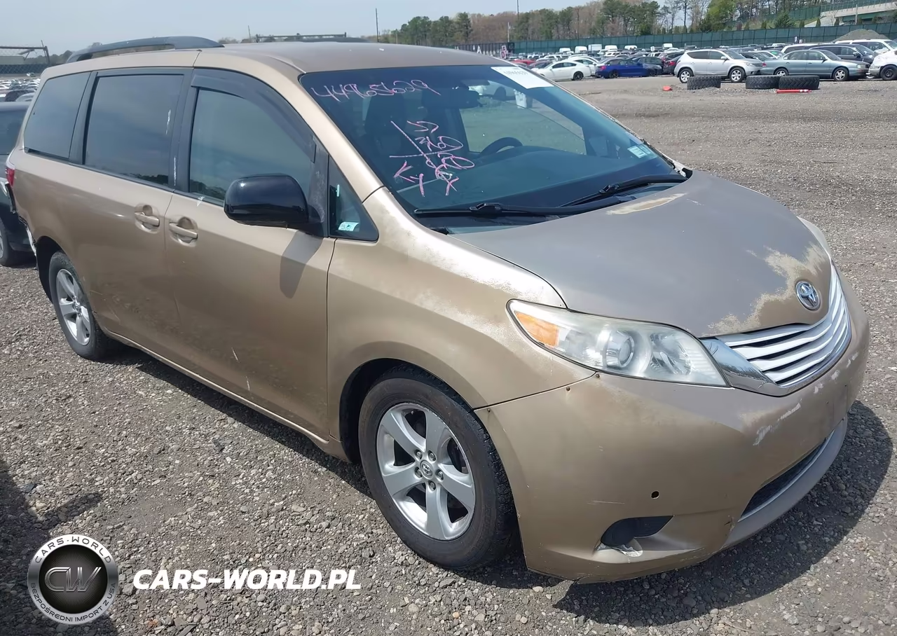 2015 Toyota Sienna Le 8 Passenger