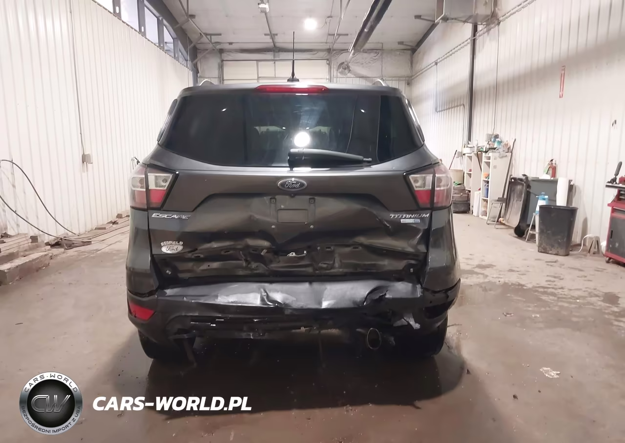 2018 Ford Escape Titanium VIN:1FMCU9J93JUB63010 - 17