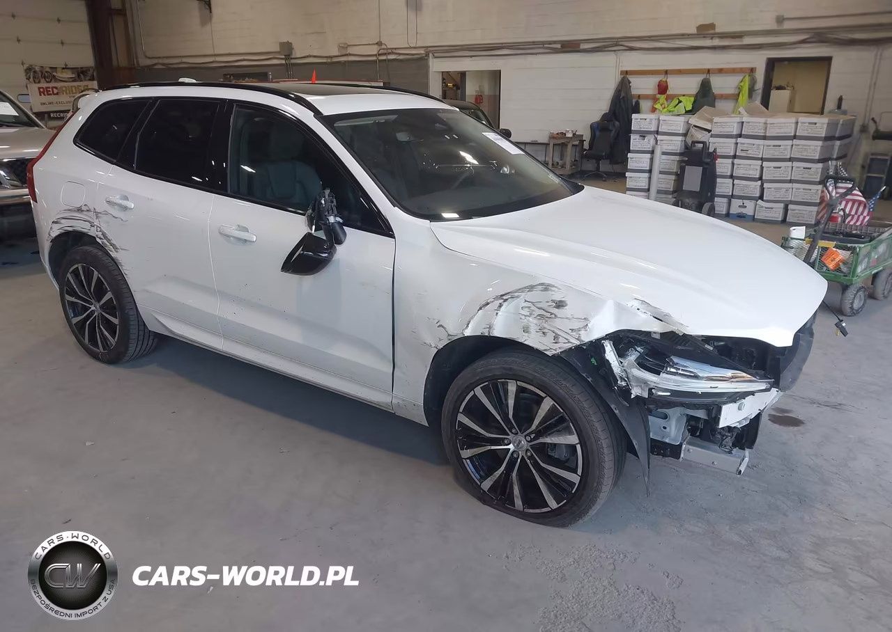 2024 Volvo Xc60 B5 Plus Dark Theme – zdjęcie 1 z 18