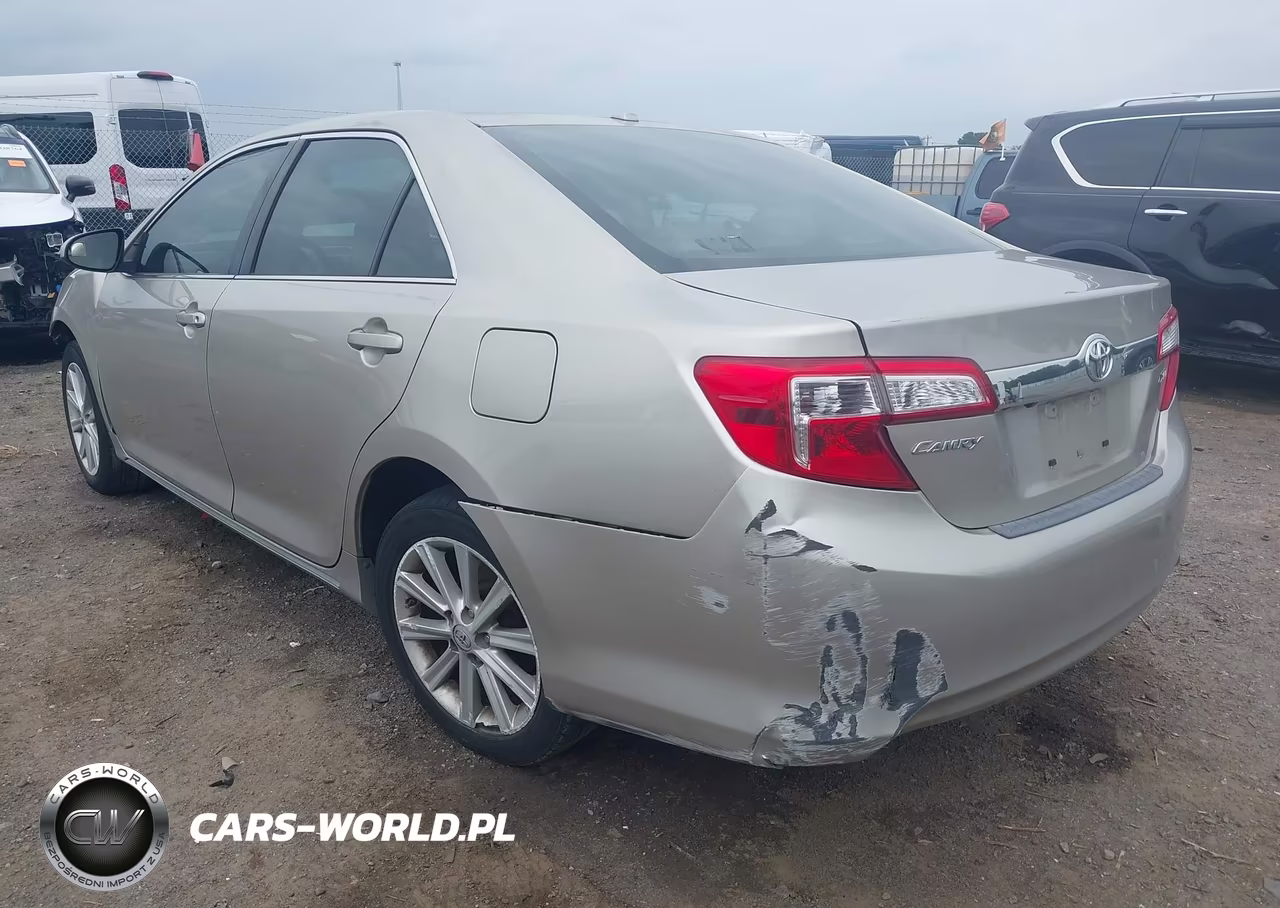 2014 Toyota Camry Xle VIN:4T4BF1FK8ER420385 - 3