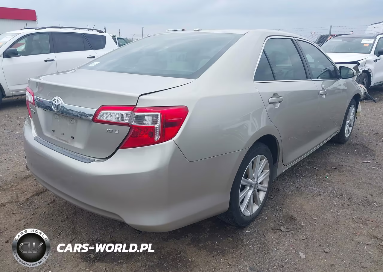 2014 Toyota Camry Xle VIN:4T4BF1FK8ER420385 - 4