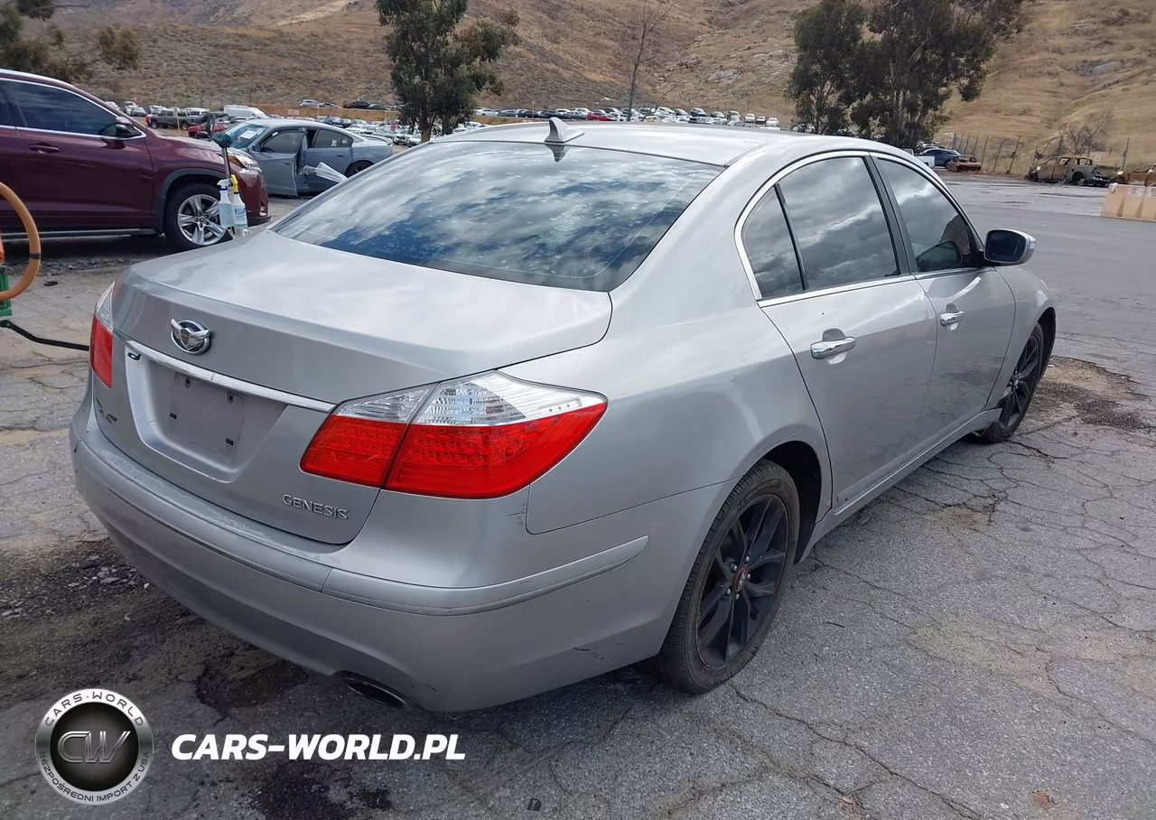 2011 Hyundai Genesis 3.8 VIN:KMHGC4DE8BU139559 - 4