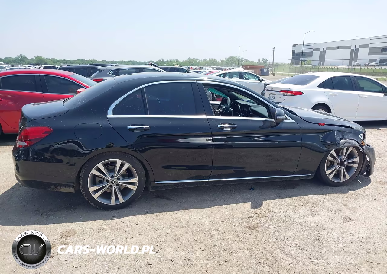 2018 Mercedes-Benz C 300 VIN:55SWF4JB5JU244910 - 13