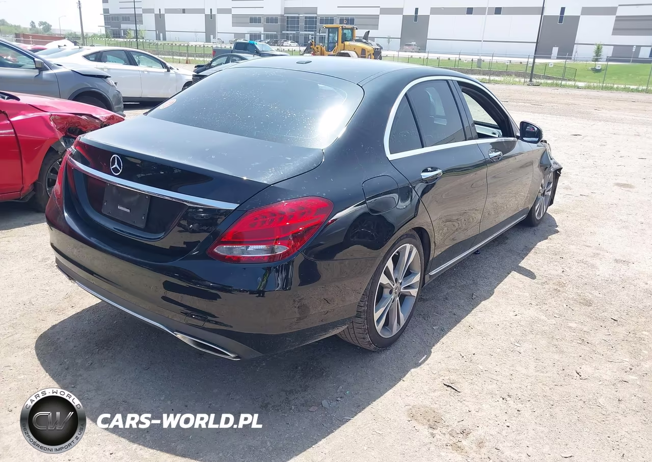 2018 Mercedes-Benz C 300 VIN:55SWF4JB5JU244910 - 4