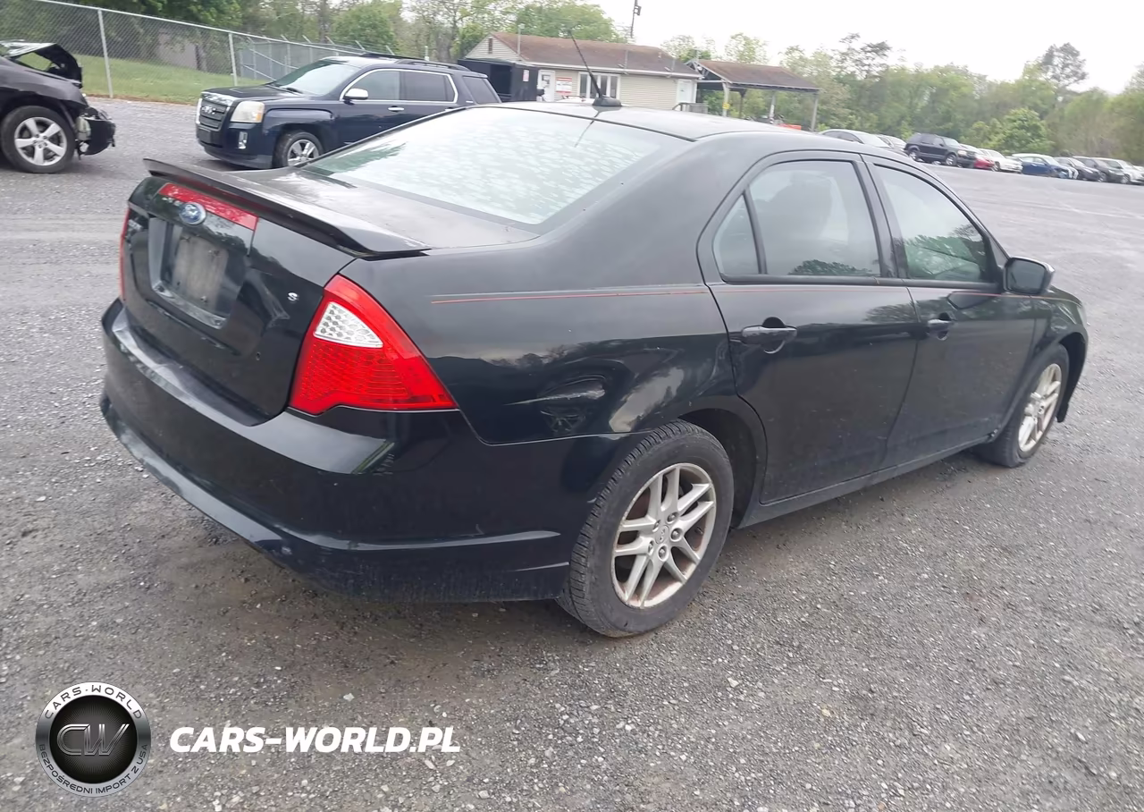 2010 Ford Fusion S VIN:3FAHP0GA7AR364971 - 4