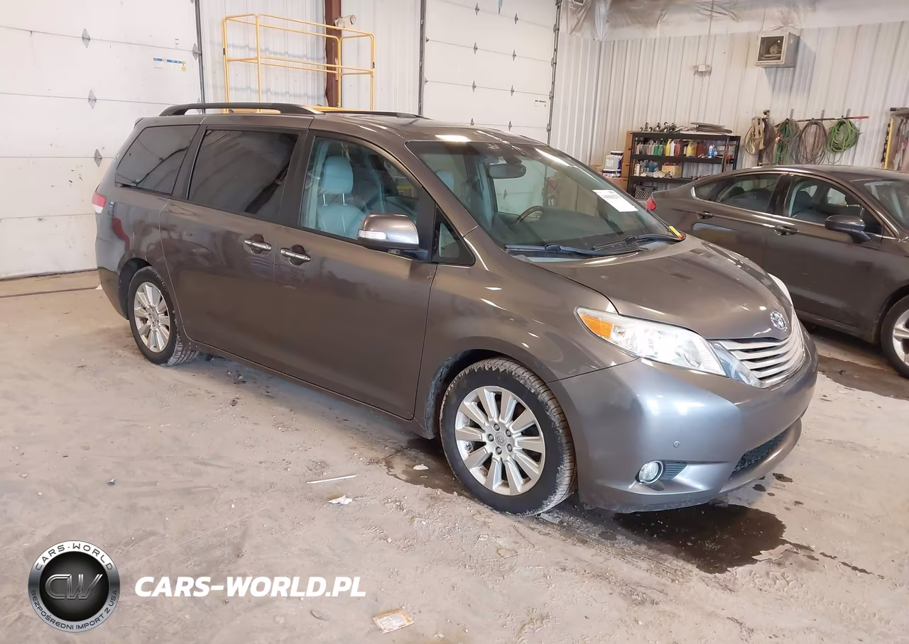 2014 Toyota Sienna Limited V6 7 Passenger