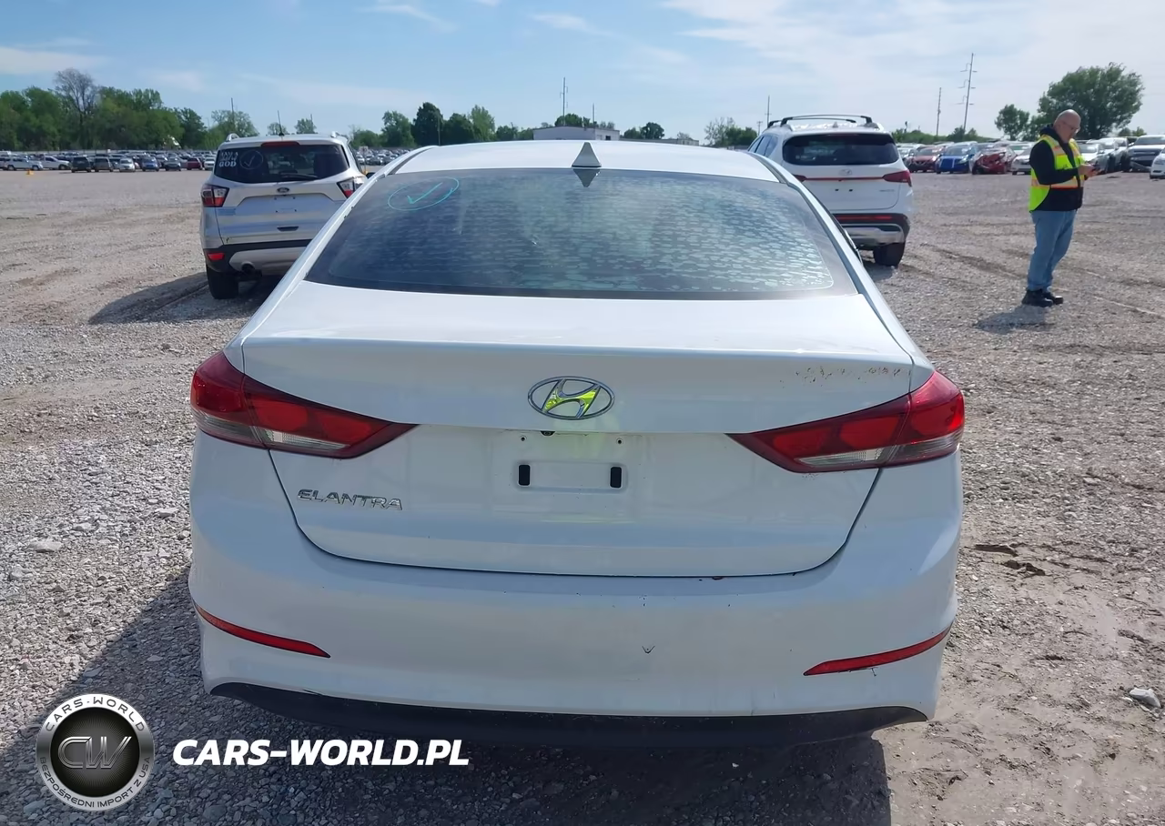 2018 Hyundai Elantra Value Edition VIN:5NPD84LF5JH269665 - 17