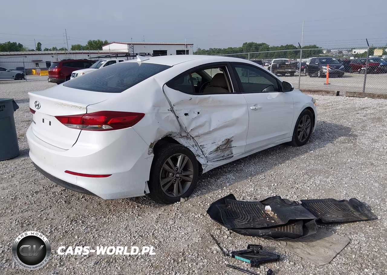 2018 Hyundai Elantra Value Edition VIN:5NPD84LF5JH269665 - 4