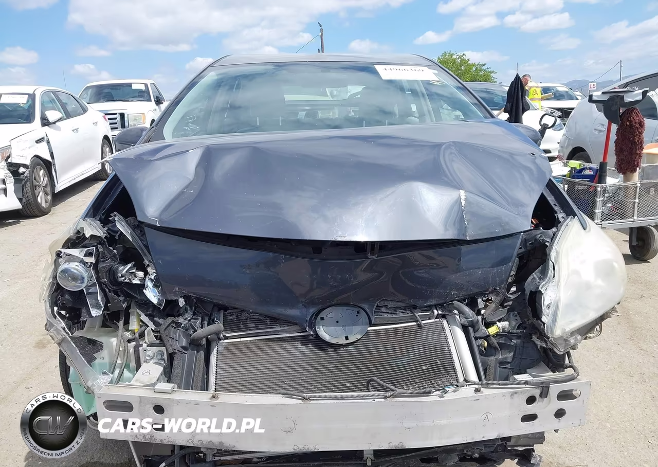 2013 Toyota Prius Two VIN:JTDKN3DU8D5665035 - 13