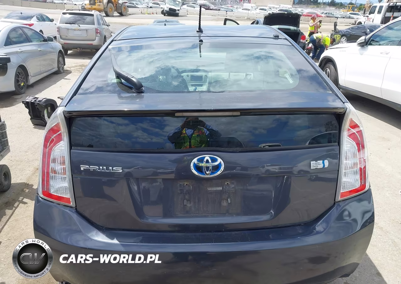 2013 Toyota Prius Two VIN:JTDKN3DU8D5665035 - 17