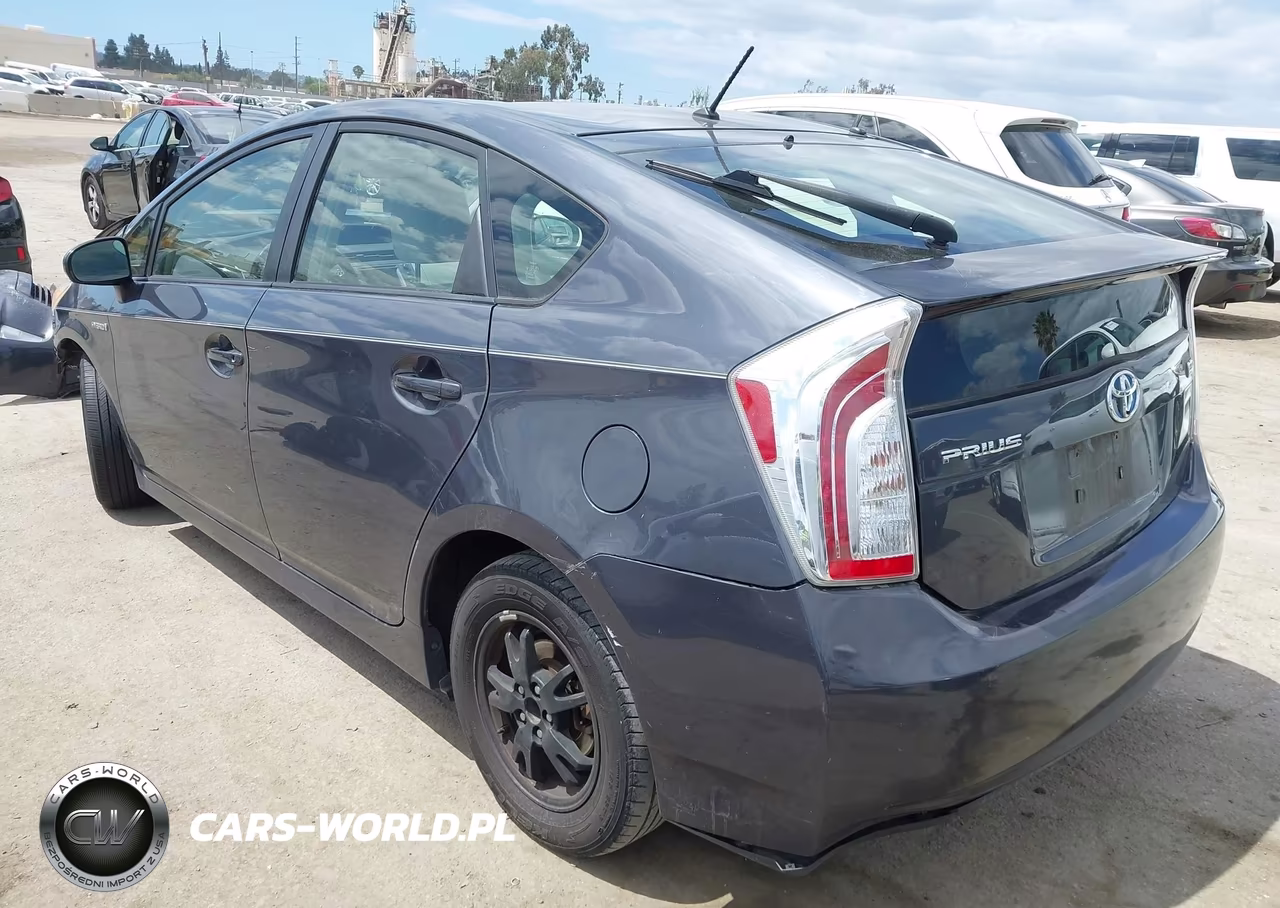 2013 Toyota Prius Two VIN:JTDKN3DU8D5665035 - 3