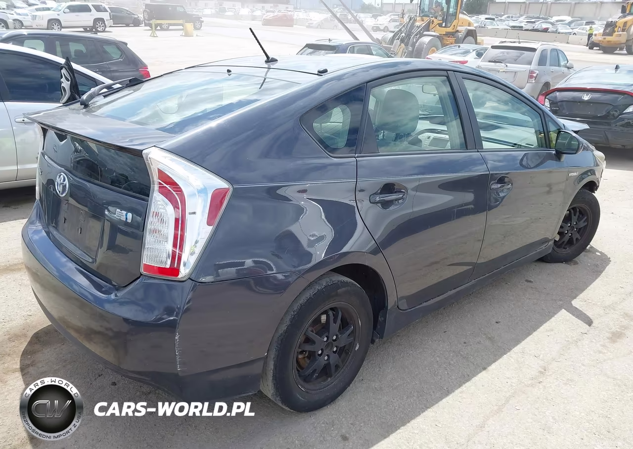 2013 Toyota Prius Two VIN:JTDKN3DU8D5665035 - 4