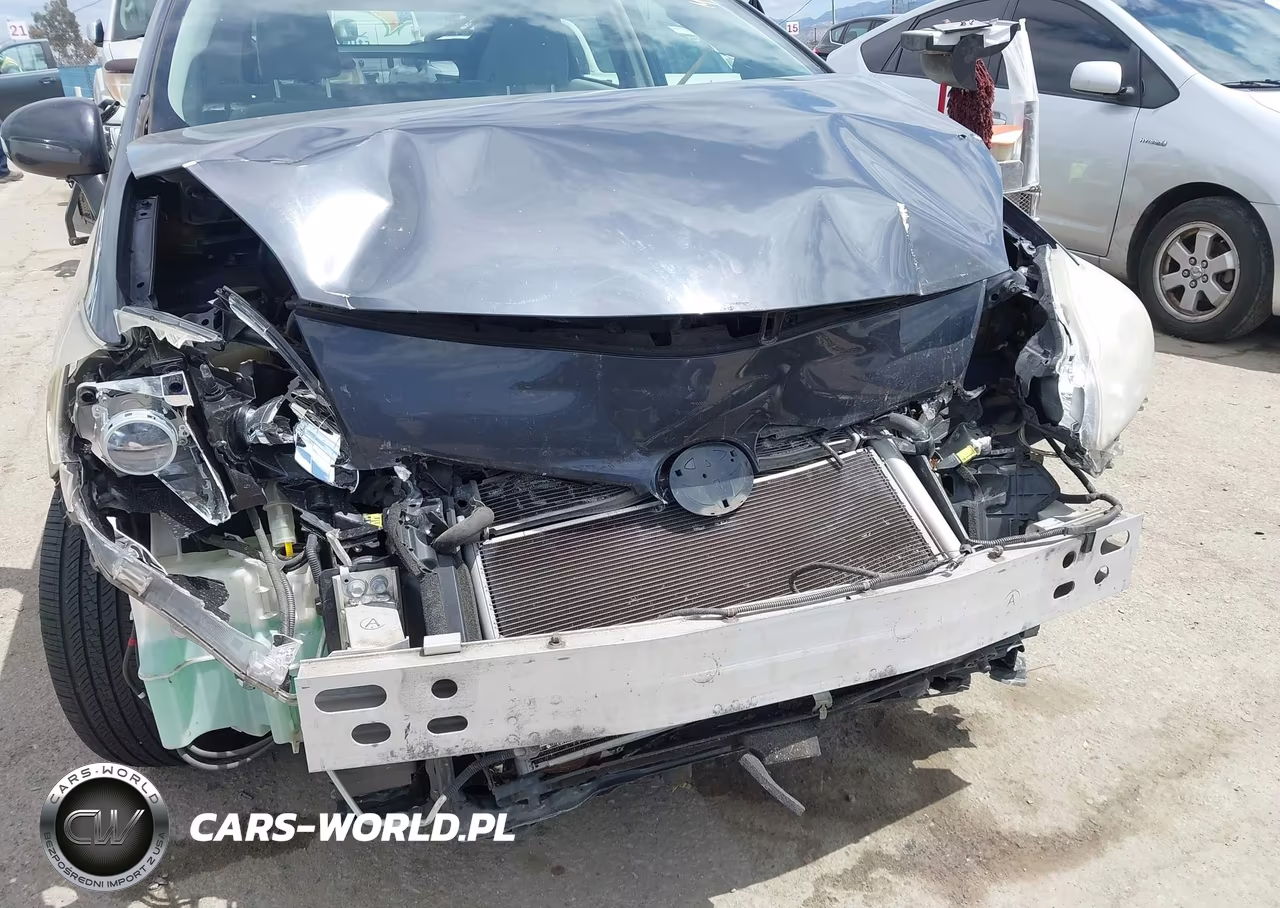 2013 Toyota Prius Two VIN:JTDKN3DU8D5665035 - 6