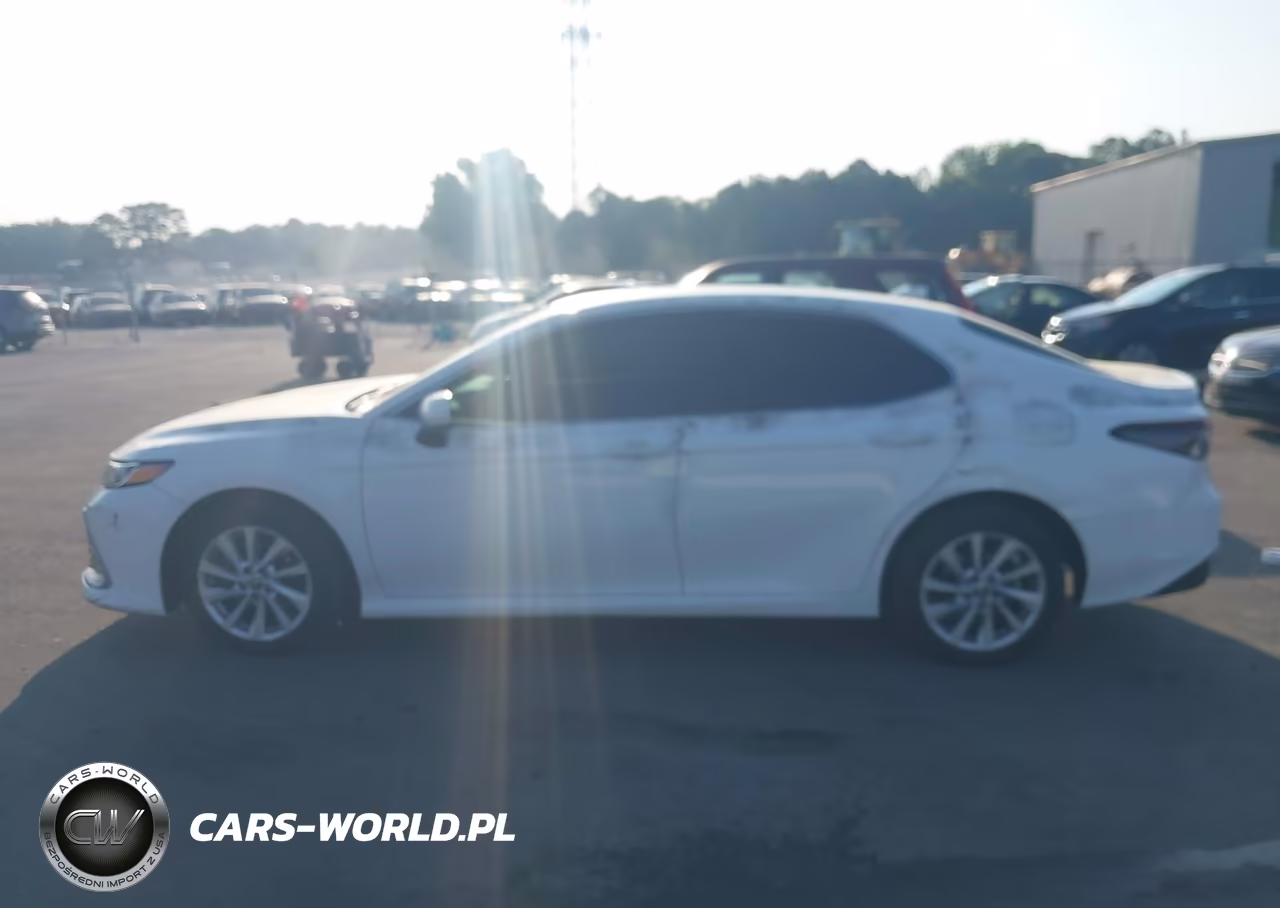 2021 Toyota Camry Le VIN:4T1C11AK5MU588889 - 14