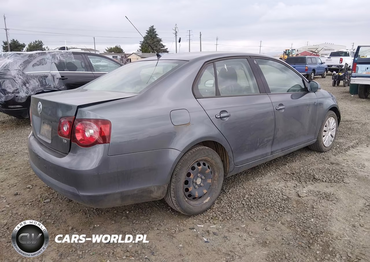 2010 Volkswagen Jetta S VIN:3VWJZ7AJ4AM076195 - 4
