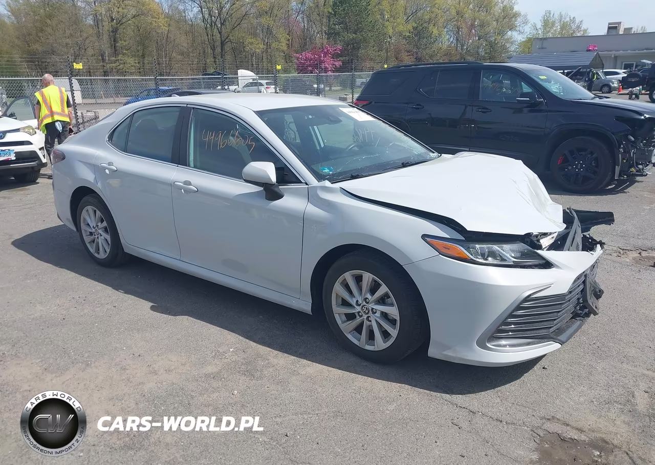 2022 Toyota Camry Le – zdjęcie 1 z 16