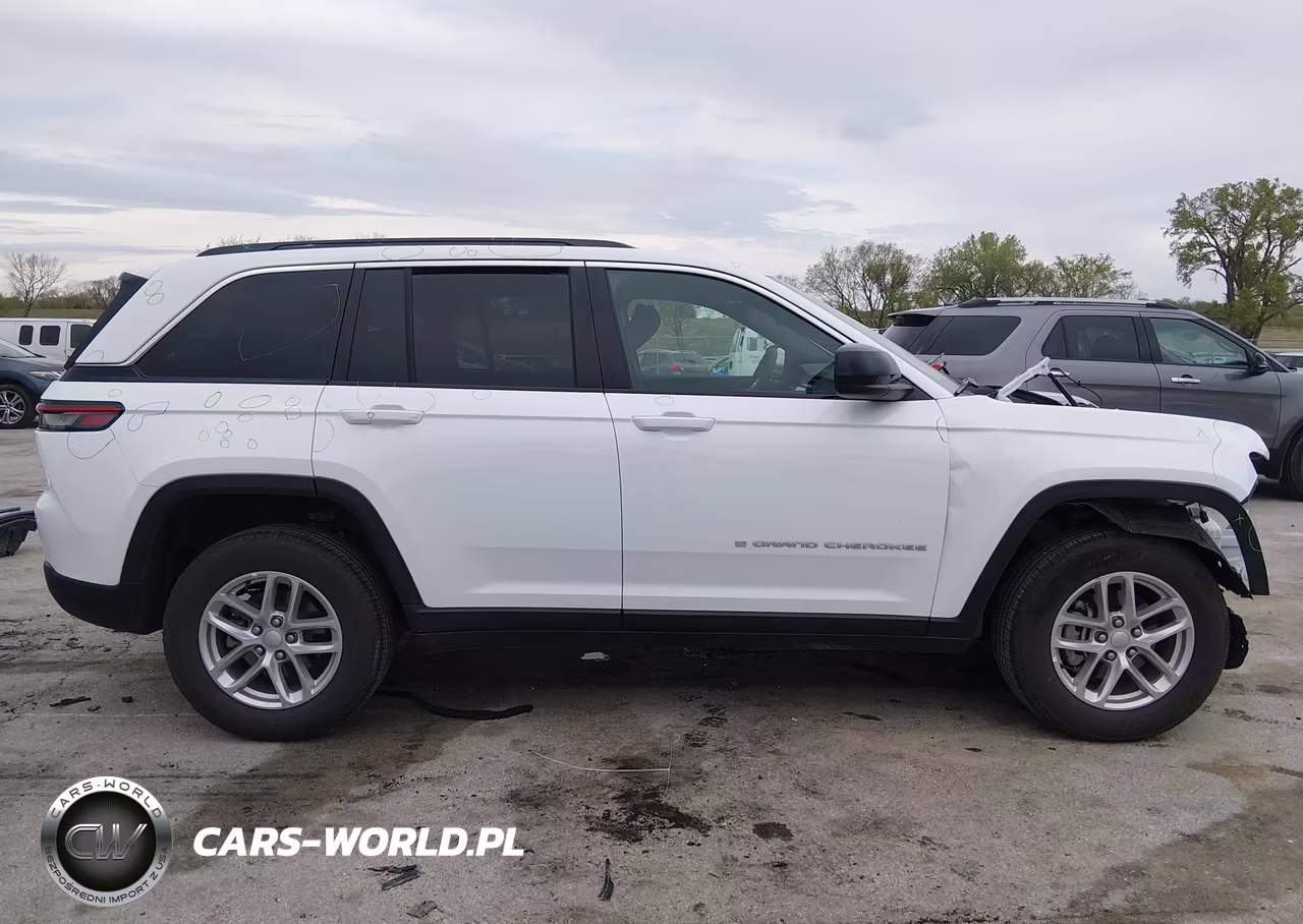 2025 Jeep Grand Cherokee Laredo X 4X4 VIN:1C4RJHAG5S8752683 - 14