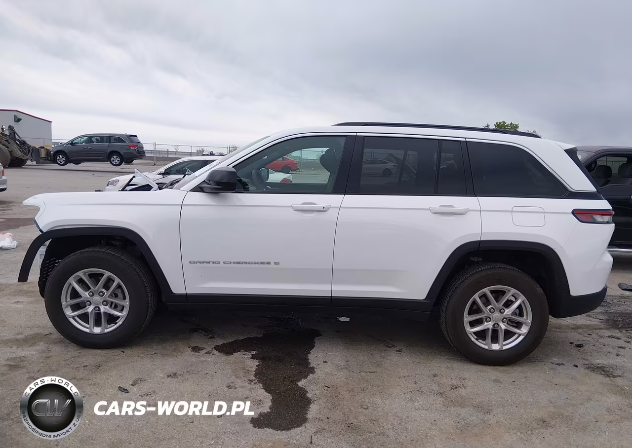 2025 Jeep Grand Cherokee Laredo X 4X4 VIN:1C4RJHAG5S8752683 - 15