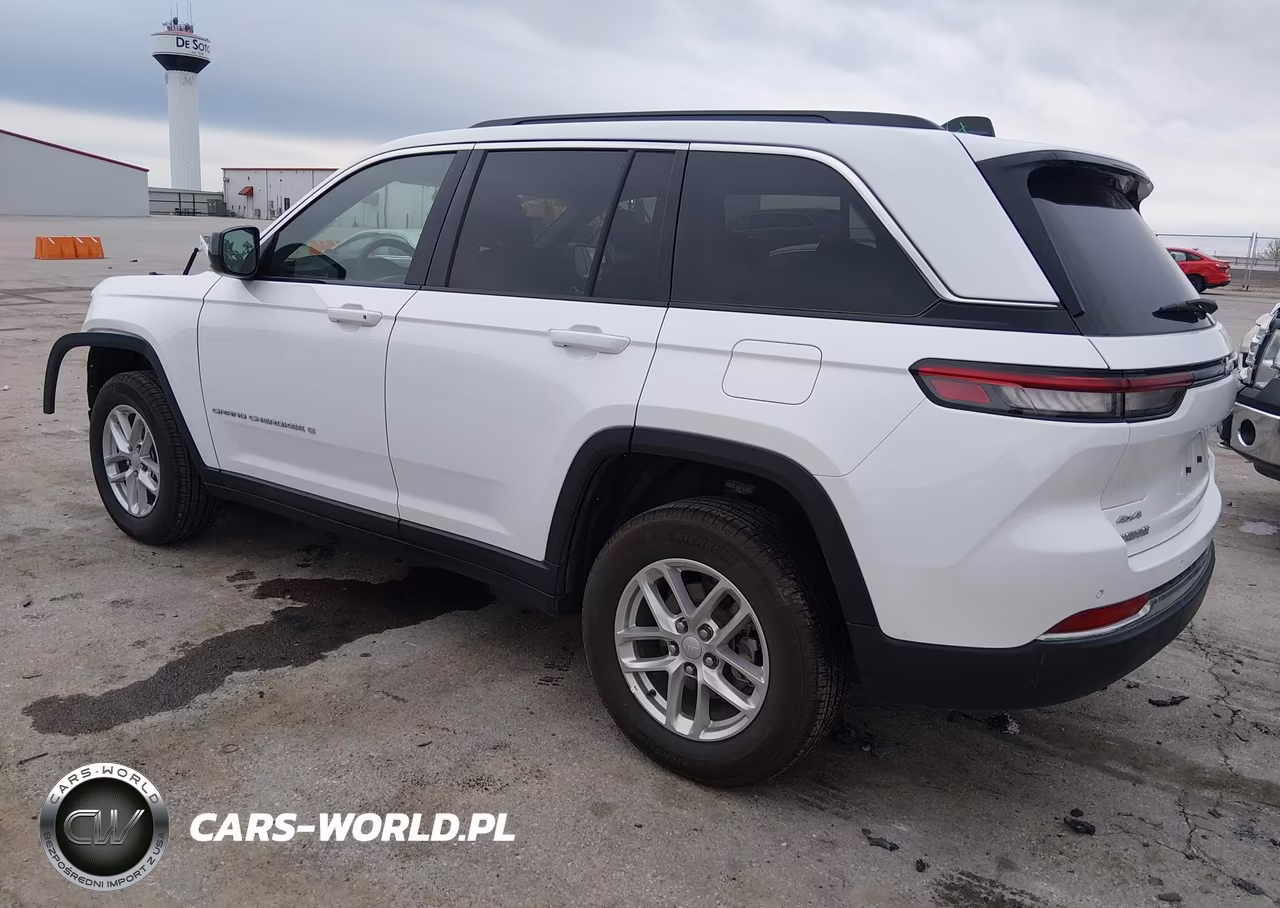 2025 Jeep Grand Cherokee Laredo X 4X4 VIN:1C4RJHAG5S8752683 - 3