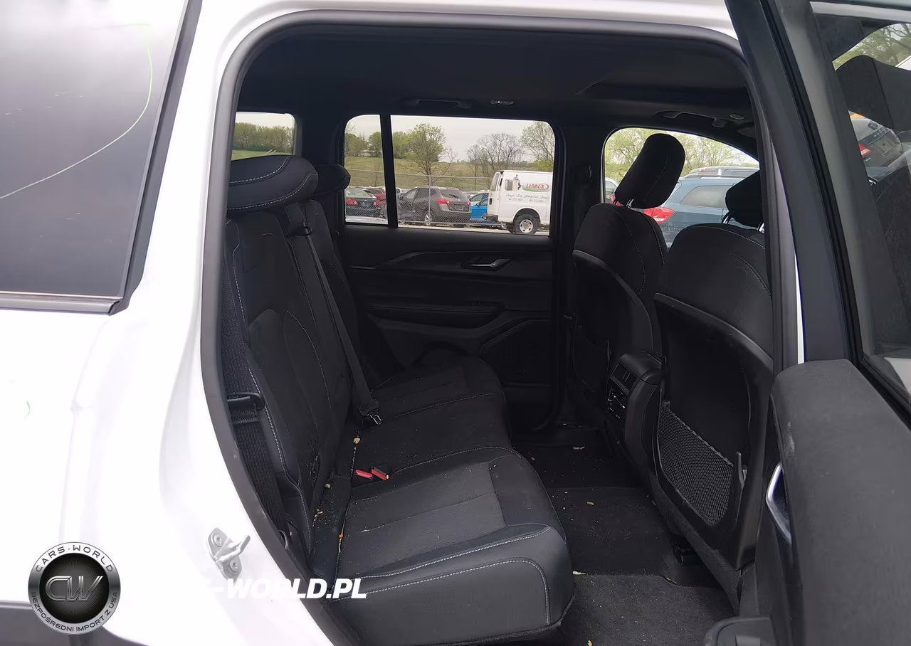 2025 Jeep Grand Cherokee Laredo X 4X4 VIN:1C4RJHAG5S8752683 - 8